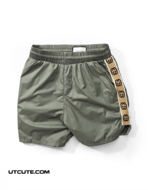 Short dù Gucci xẻ tà